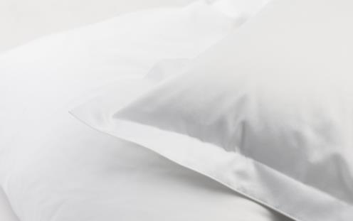 DUX sängkläder satin enfärgade vita